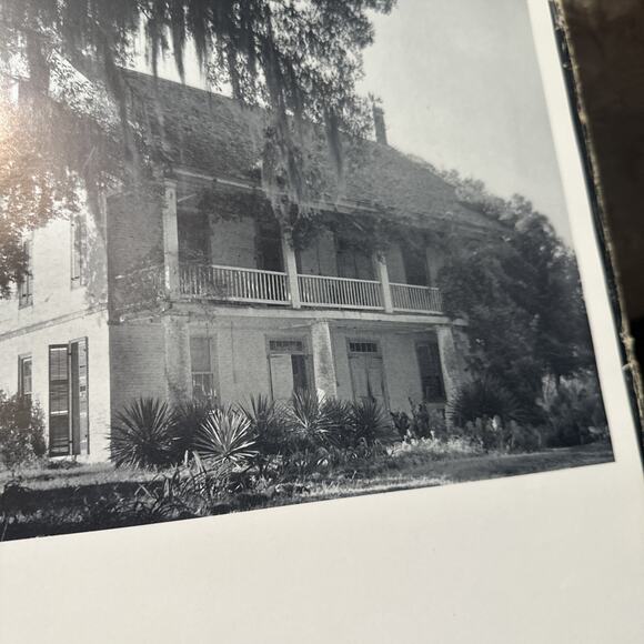 Ghosts Along the Mississippi: The Magic of the Old Houses of Louisiana, Loughlin - Picture 9 of 9